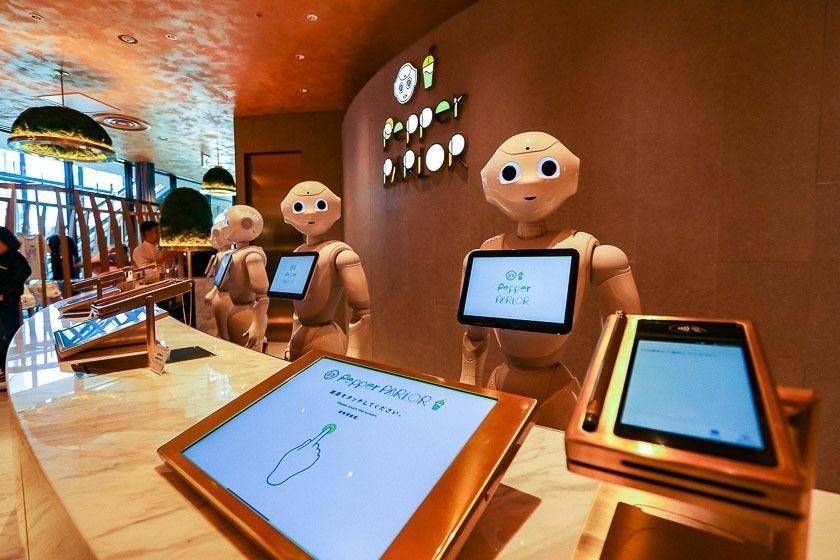 Notkun lítillar tölvu í gervigreind í veitingaiðnaði